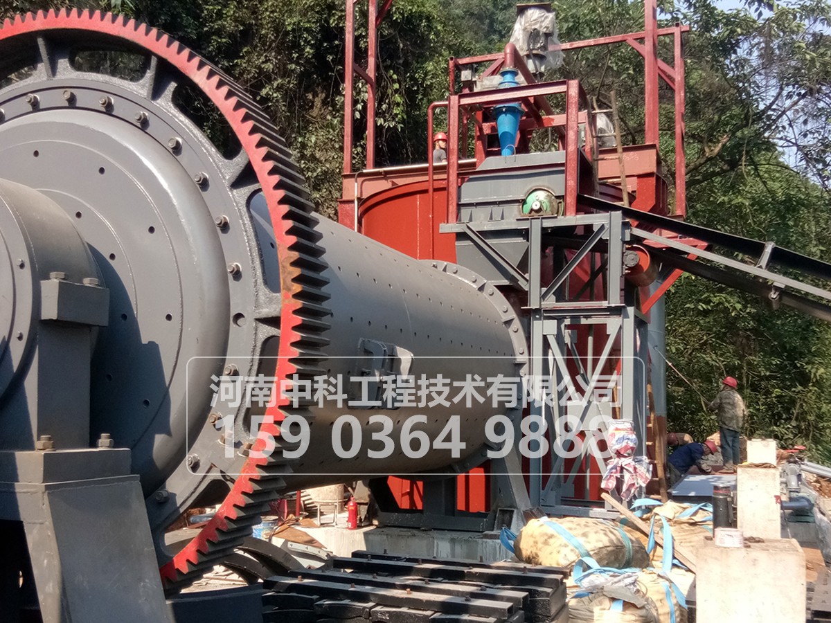 球磨機(jī)生產(chǎn)現(xiàn)場(chǎng)